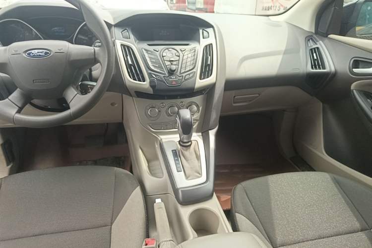 Used Ford Focus 2012 Sedan 1.6L Automatic Comfort Model Gear Lever
