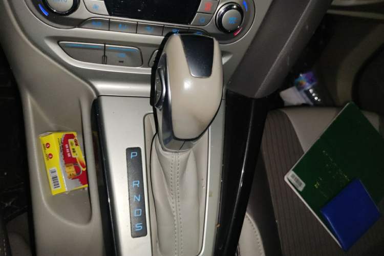 Used Ford Focus 2012 Sedan 1.6L Automatic Fashion Edition Gear Lever