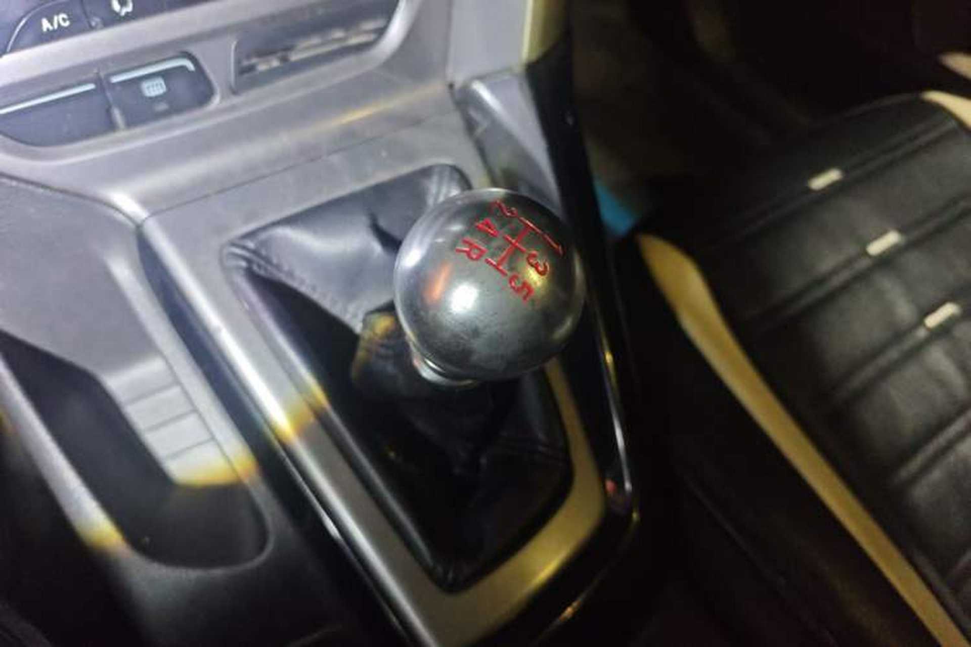 Used Ford Focus 2012 Hatchback 1.6L Manual Fashion Edition Gear Lever