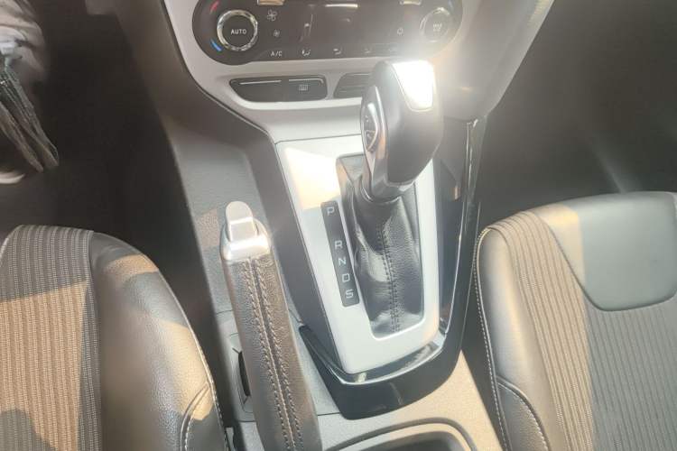 Used Ford Focus 2012 Hatchback 2.0L Automatic Luxury Sport Model Gear Lever