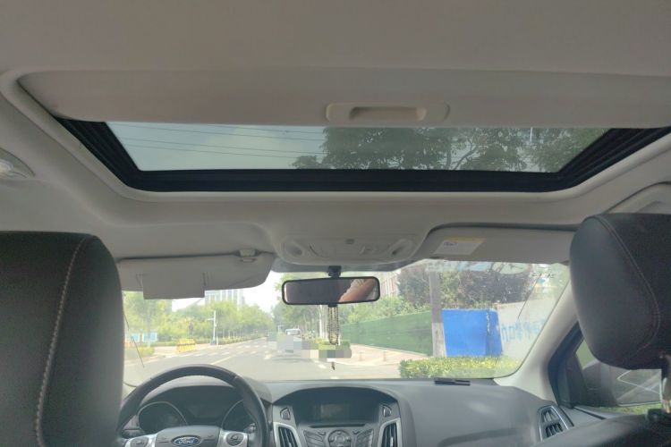 Used Ford Focus 2012 Sedan 1.6L Automatic Comfort Model Headliner