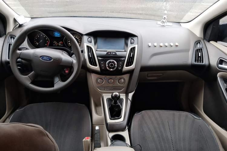Used Ford Focus 2012 Sedan 1.6L Manual Comfort Model Interior 3