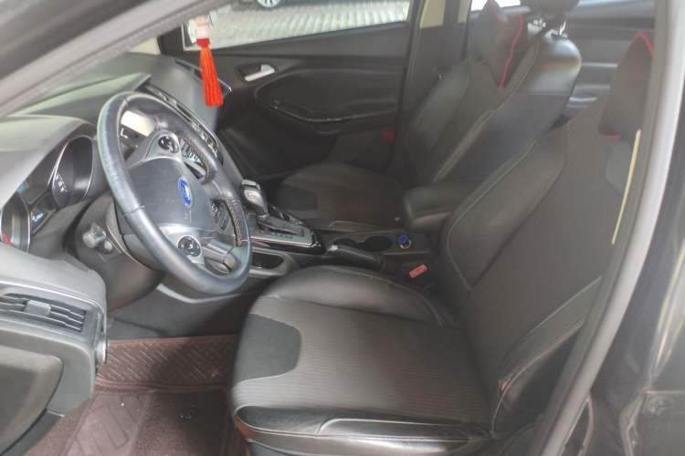 Used Ford Focus 2012 Sedan 1.6L Automatic Fashion Edition Left Front Seat