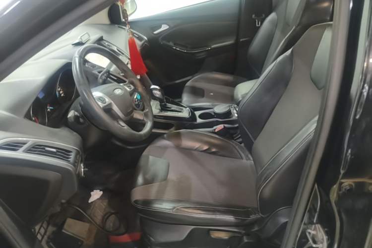 Used Ford Focus 2012 Sedan 1.6L Automatic Fashion Edition Left Front Seat