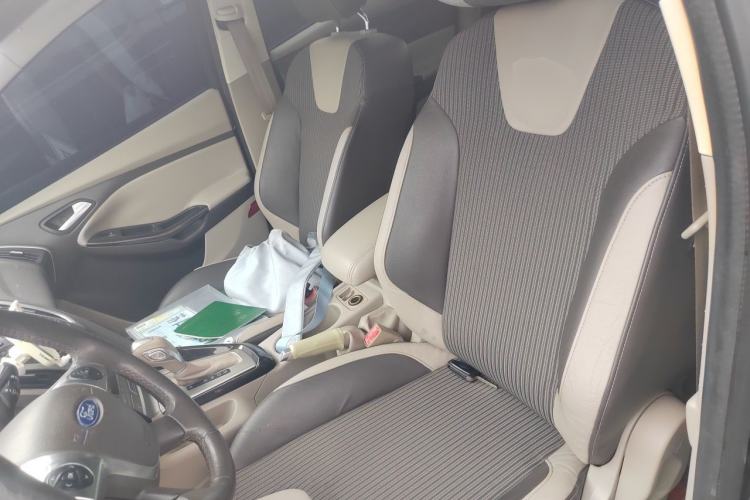Used Ford Focus 2012 Sedan 1.6L Automatic Fashion Edition Left Front Seat