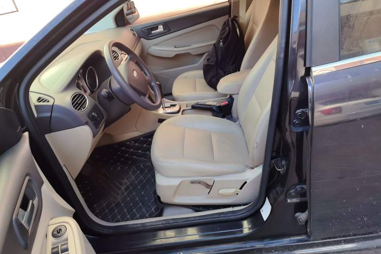 Used Ford Focus 2012 Hatchback Classic 1.8L Automatic Fashion Edition Left Front Seat