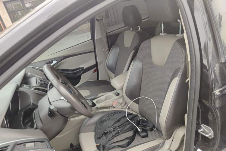 Used Ford Focus 2012 Sedan 1.6L Automatic Fashion Edition Left Front Seat
