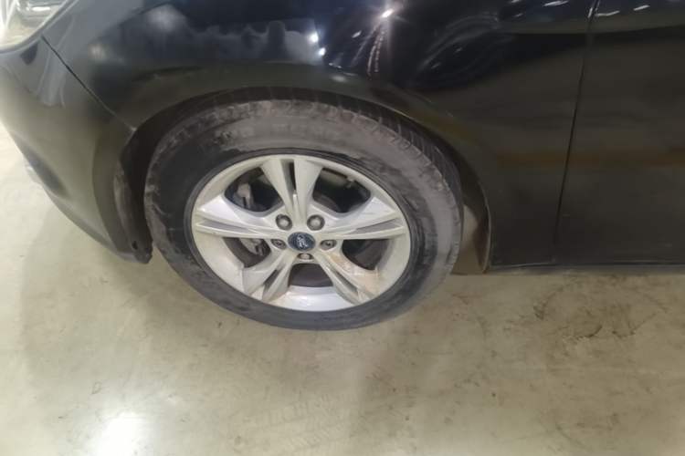 Used Ford Focus 2012 Sedan 1.6L Automatic Fashion Edition Left Front Wheel Hub