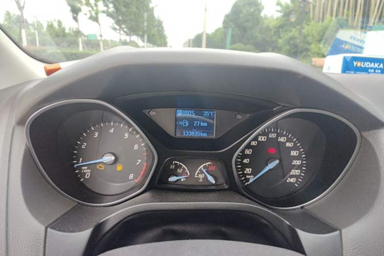 Used Ford Focus 2012 Sedan 1.6L Automatic Fashion Edition Odometer Close Up