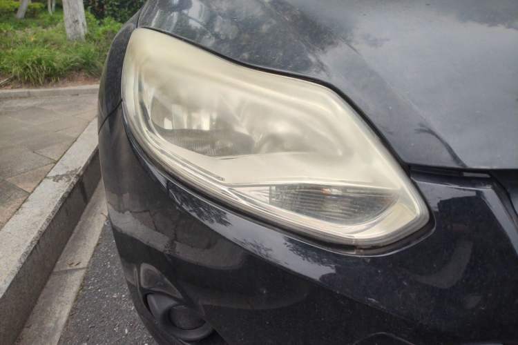 Used Ford Focus 2012 Sedan 1.6L Manual Comfort Model Right Front Headlight