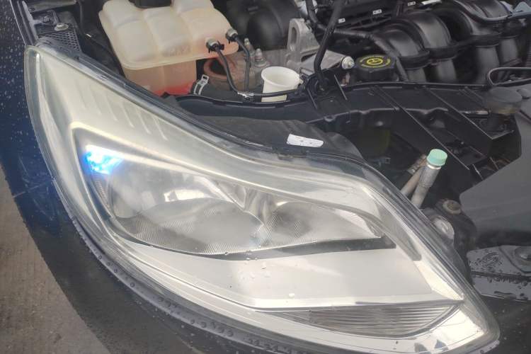 Used Ford Focus 2012 Sedan 1.6L Automatic Fashion Edition Right Front Headlight