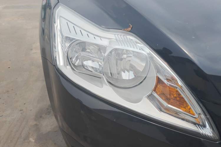 Used Ford Focus 2012 Sedan Classic 1.8L Manual Base Model Right Front Headlight