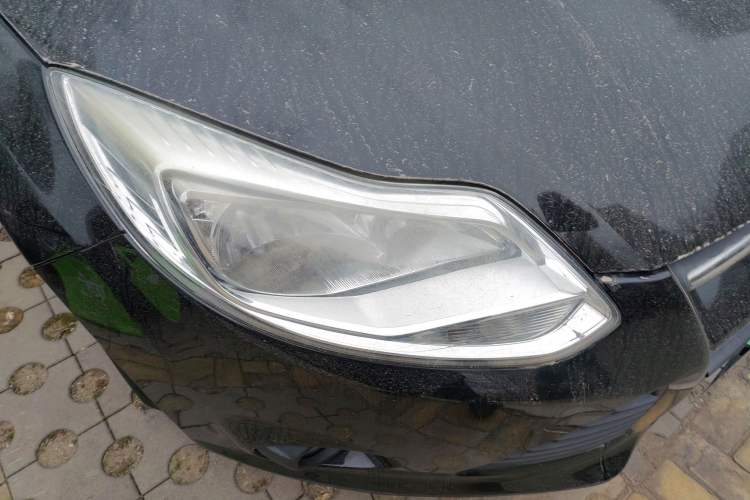 Used Ford Focus 2012 Sedan 1.6L Manual Comfort Model Right Front Headlight