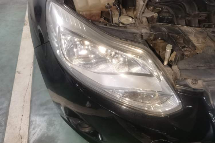 Used Ford Focus 2012 Hatchback 1.6L Automatic Comfort Model Right Front Headlight