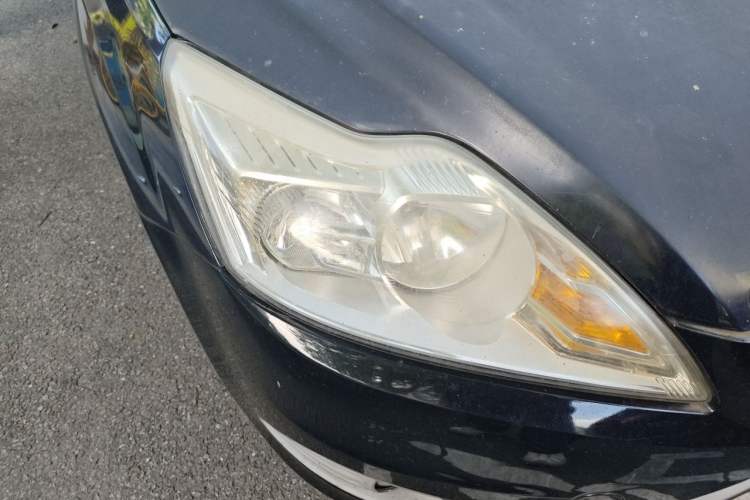 Used Ford Focus 2012 Sedan Classic 1.8L Automatic Base Model Right Front Headlight