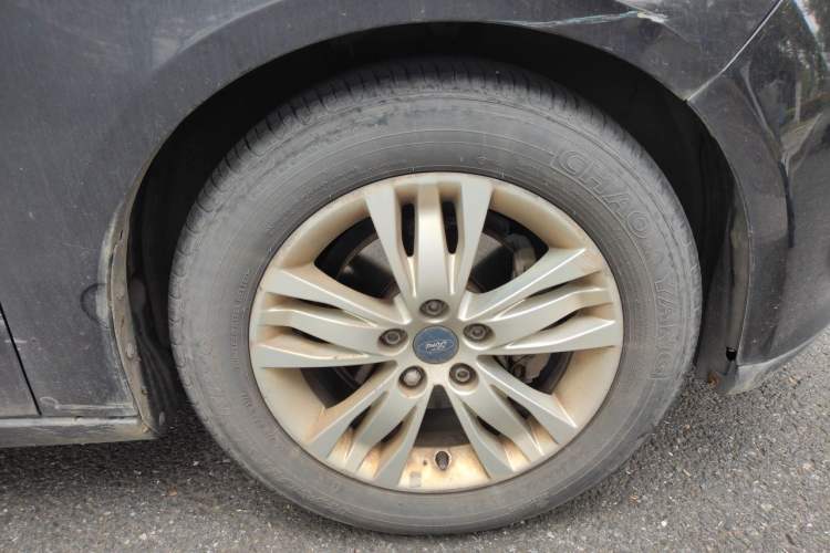 Used Ford Focus 2012 Sedan 1.6L Manual Comfort Model Right Front Wheel Hub