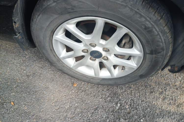 Used Ford Focus 2012 Sedan Classic 1.8L Automatic Base Model Right Front Wheel Hub