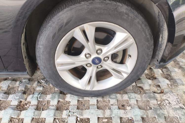 Used Ford Focus 2012 Sedan 1.6L Automatic Fashion Edition Right Front Wheel Hub