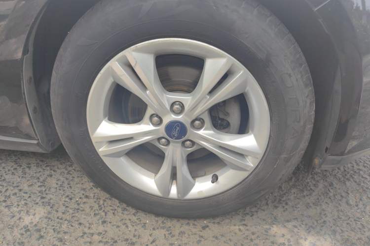 Used Ford Focus 2012 Sedan 1.6L Automatic Comfort Model Right Front Wheel Hub
