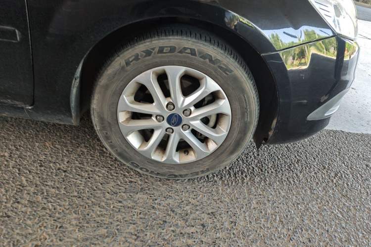 Used Ford Focus 2012 Sedan Classic 1.8L Automatic Fashion Edition Right Front Wheel Hub