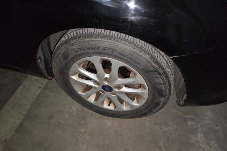 Used Ford Focus 2012 Sedan Classic 1.8L Automatic Base Model Right Front Wheel Hub