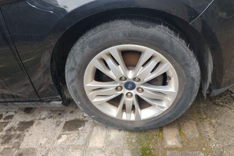 Used Ford Focus 2012 Sedan 1.6L Automatic Comfort Model Right Front Wheel Hub