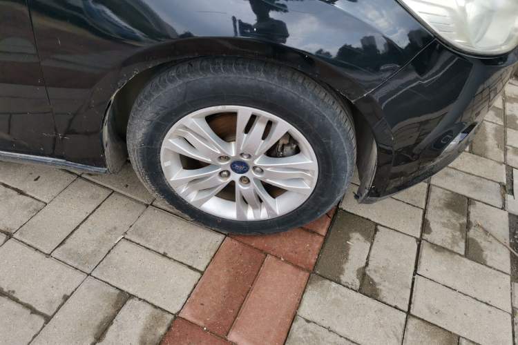 Used Ford Focus 2012 Sedan 1.6L Automatic Comfort Model Right Front Wheel Hub