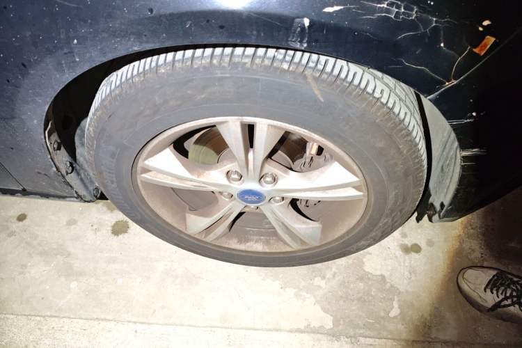 Used Ford Focus 2012 Sedan 1.6L Automatic Fashion Edition Right Front Wheel Hub