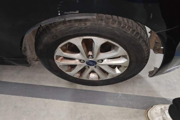 Used Ford Focus 2012 Hatchback Classic 1.8L Automatic Fashion Edition Right Front Wheel Hub