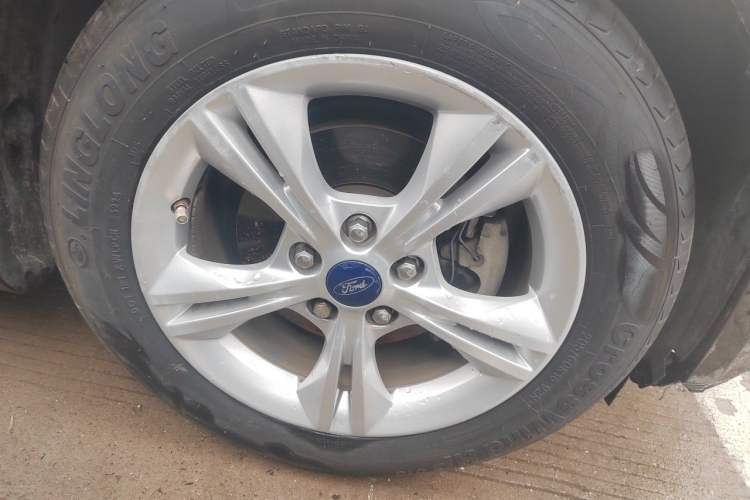 Used Ford Focus 2012 Sedan 1.6L Automatic Fashion Edition Right Front Wheel Hub