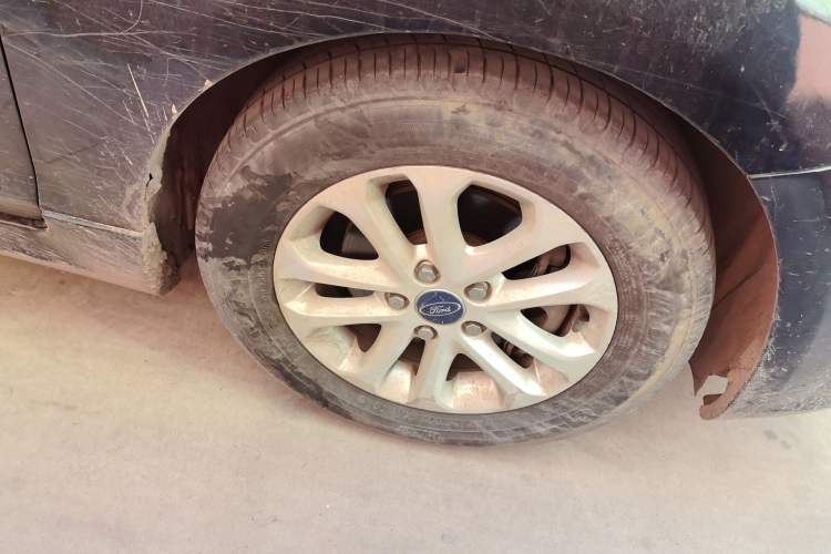 Used Ford Focus 2012 Hatchback Classic 1.8L Automatic Fashion Edition Right Front Wheel Hub