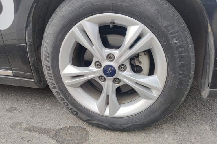 Used Ford Focus 2012 Sedan 1.6L Automatic Fashion Edition Right Front Wheel Hub