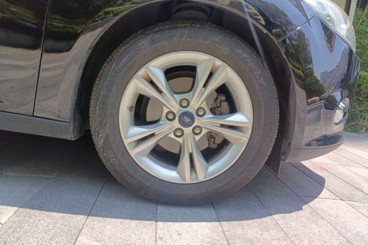 Used Ford Focus 2012 Hatchback 1.6L Manual Fashion Edition Right Front Wheel Hub