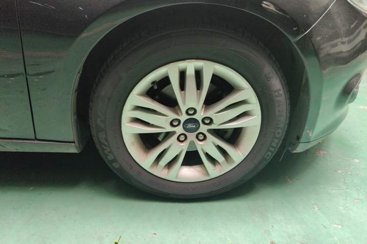 Used Ford Focus 2012 Hatchback 1.6L Automatic Comfort Model Right Front Wheel Hub