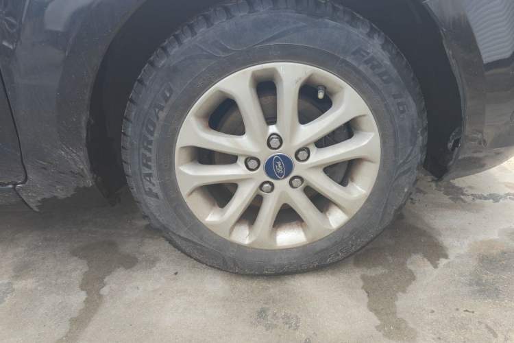 Used Ford Focus 2012 Sedan Classic 1.8L Manual Base Model Right Front Wheel Hub
