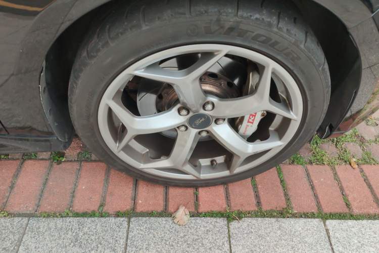 Used Ford Focus 2012 Hatchback 2.0L Manual Luxury Sport Model Right Front Wheel Hub