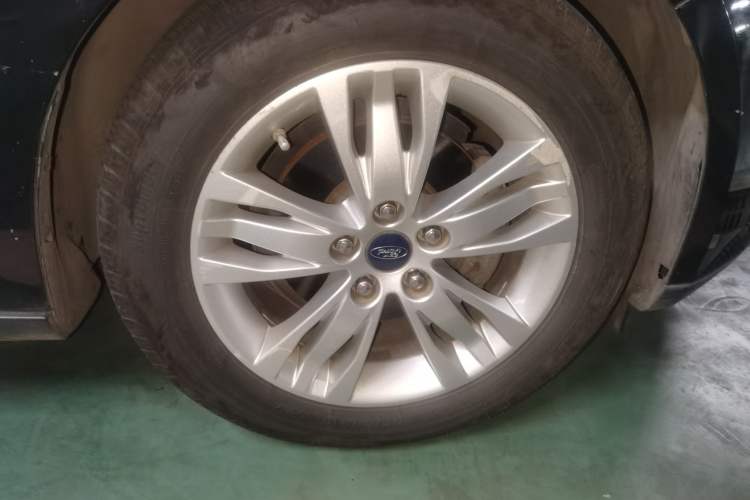 Used Ford Focus 2012 Hatchback 1.6L Automatic Comfort Model Right Front Wheel Hub