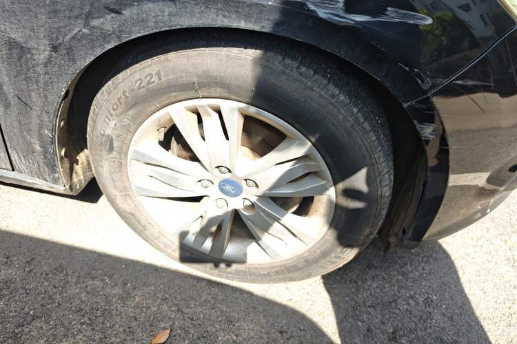 Used Ford Focus 2012 Sedan 1.6L Automatic Comfort Model Right Front Wheel Hub