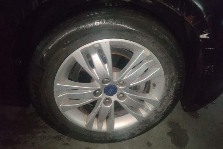 Used Ford Focus 2012 Hatchback 1.6L Automatic Comfort Model Right Front Wheel Hub