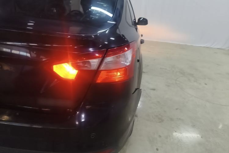 Used Ford Focus 2012 Sedan 1.6L Automatic Fashion Edition Right Rear Taillight
