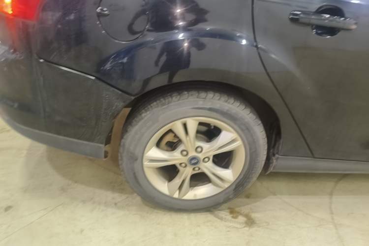 Used Ford Focus 2012 Sedan 1.6L Automatic Fashion Edition Right Rear Wheel Hub