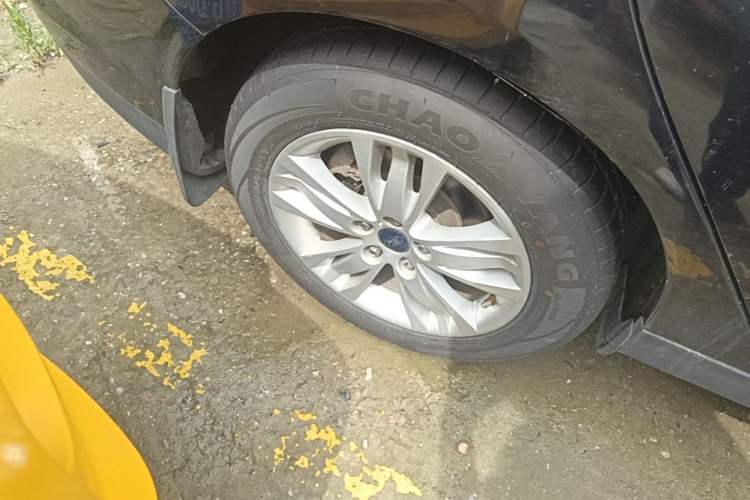 Used Ford Focus 2012 Sedan 1.6L Automatic Comfort Model Right Rear Wheel Hub