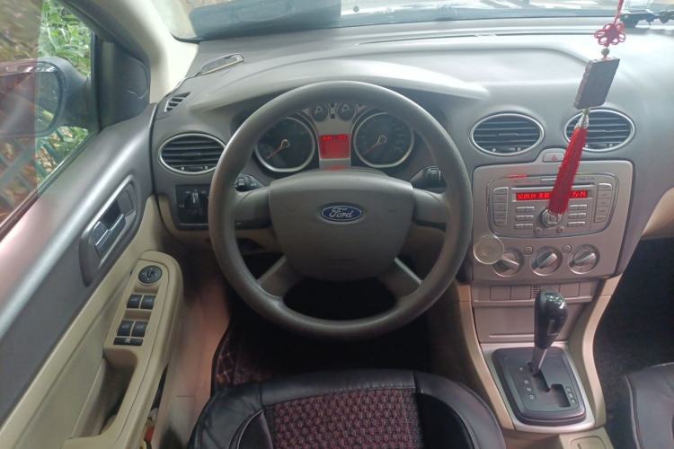 Used Ford Focus 2012 Sedan Classic 1.8L Automatic Base Model Steering Wheel