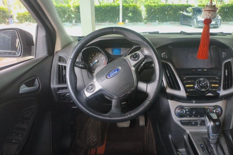 Used Ford Focus 2012 Sedan 1.6L Automatic Fashion Edition Steering Wheel
