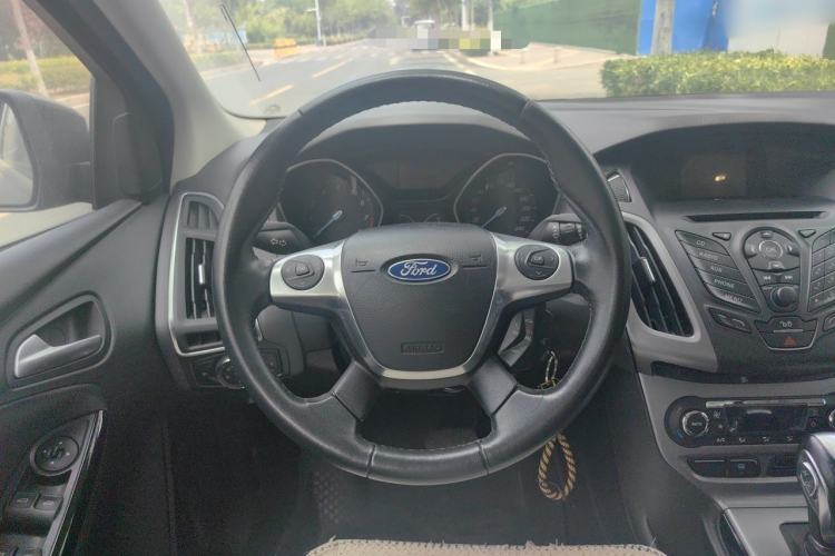 Used Ford Focus 2012 Sedan 1.6L Automatic Comfort Model Steering Wheel