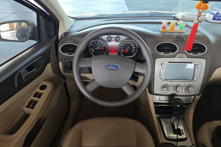 Used Ford Focus 2012 Sedan Classic 1.8L Automatic Fashion Edition Steering Wheel