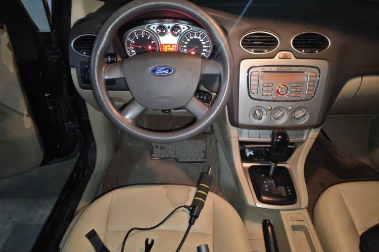Used Ford Focus 2012 Sedan Classic 1.8L Automatic Base Model Steering Wheel