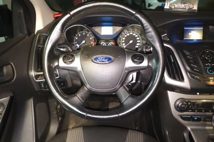 Used Ford Focus 2012 Sedan 1.6L Automatic Fashion Edition Steering Wheel