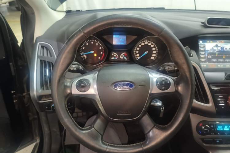 Used Ford Focus 2012 Sedan 1.6L Automatic Fashion Edition Steering Wheel