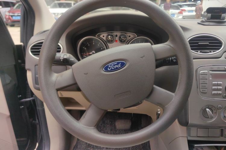 Used Ford Focus 2012 Sedan Classic 1.8L Automatic Base Model Steering Wheel